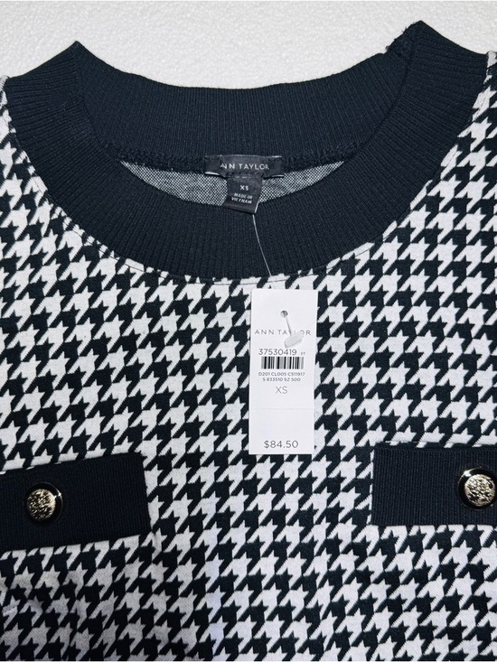 Ann Taylor Sweaters - Ann Taylor Black & White Houndstooth Crewneck Sweater. Faux Pocket NWT
